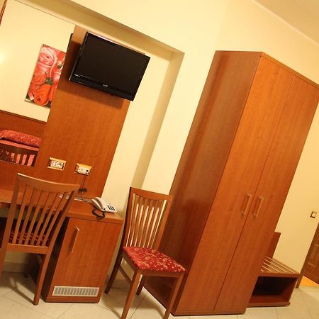 Hotel Vitti ローマ エクステリア 写真