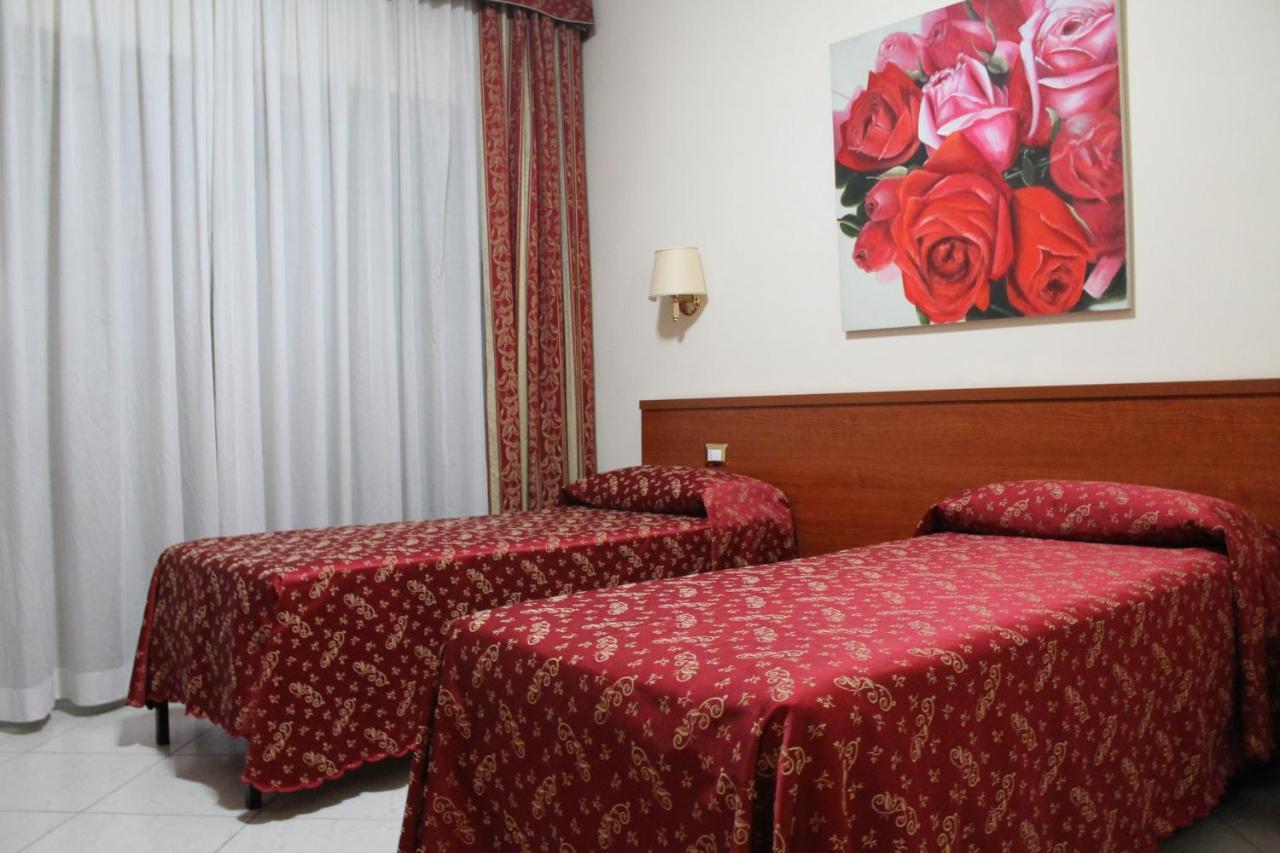 Hotel Vitti ローマ エクステリア 写真