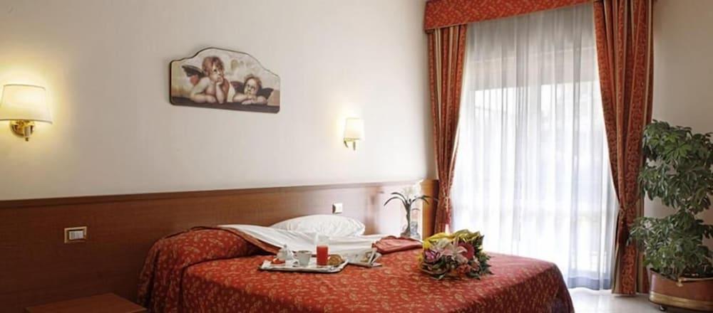 Hotel Vitti ローマ エクステリア 写真