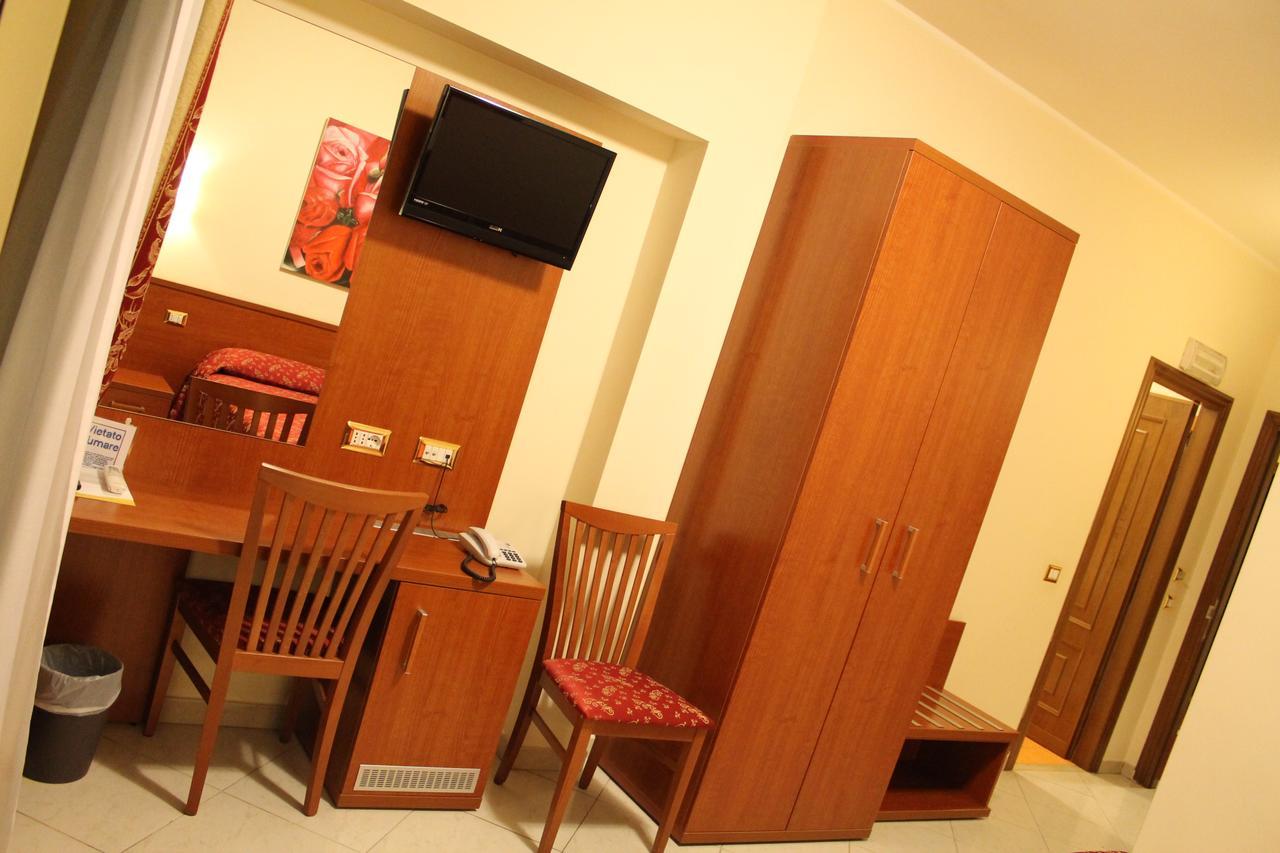 Hotel Vitti ローマ エクステリア 写真